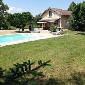 Appartement A La Campagne Avec Piscine, Biziat